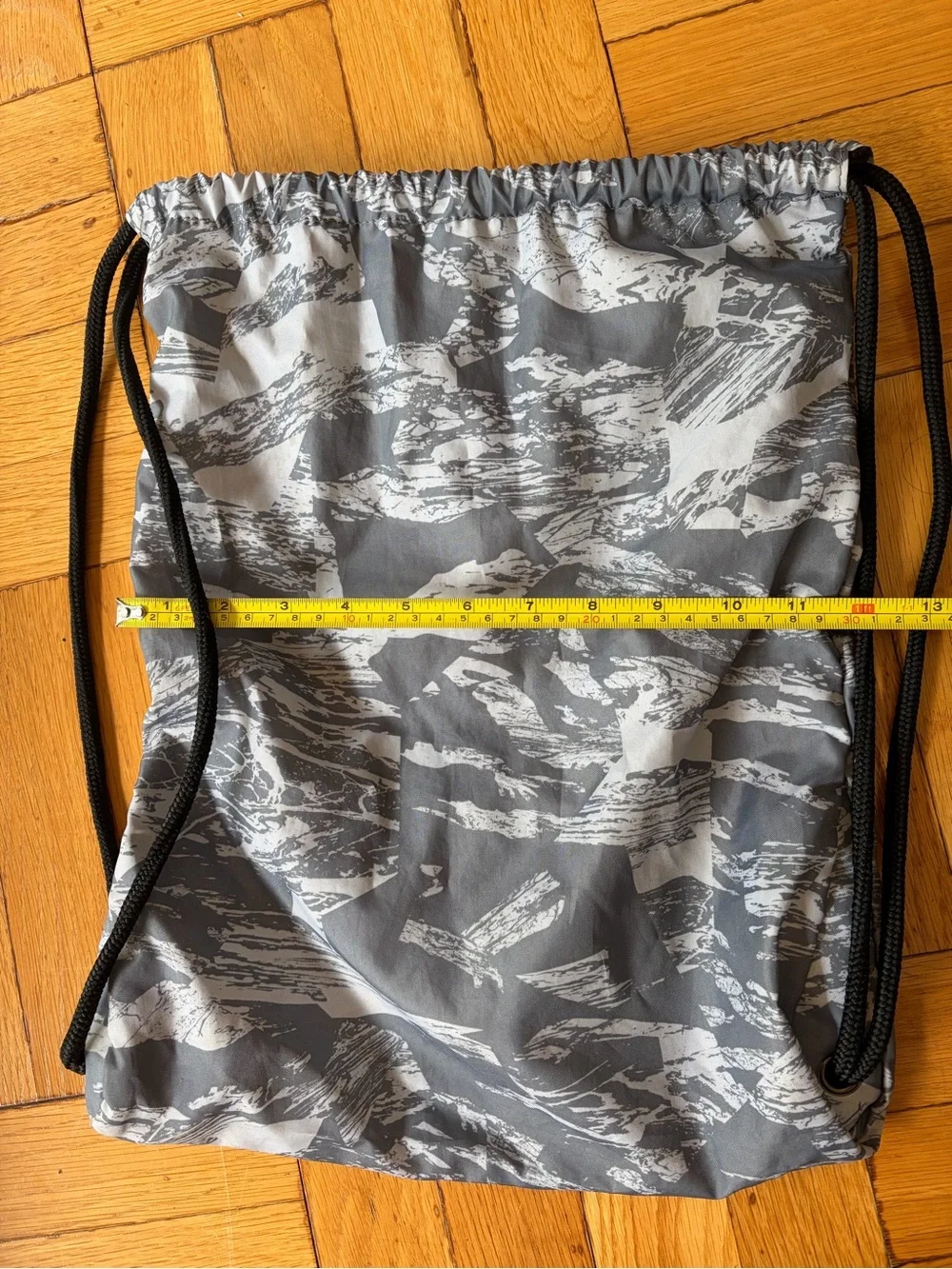 Nike Gray Camo Drawstring Gym Sack Back Pack. Nylon Lightweight. Soccer / School